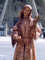 Bij de Sagra Familia in Barcelona vonden we deze mooie Maria met het kindje Jezus. 